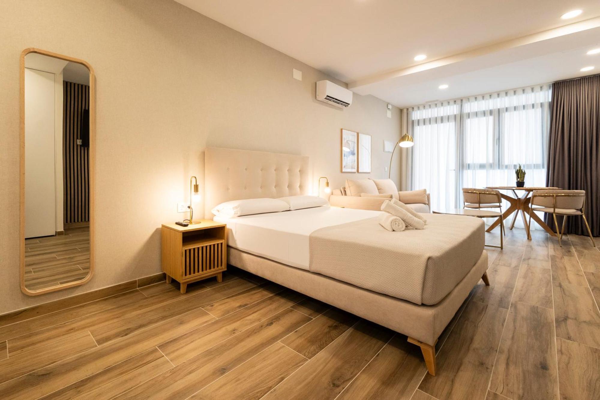 Cortes Suites By Concept Flats Valencia Ngoại thất bức ảnh